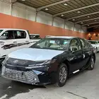 تويوتا كامري E بنزين اسود سعودي 2025