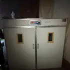 Egg hatching incubator