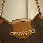 شنط ماركات اصليه مستعمله الاسعار 300 ريال للشنطه