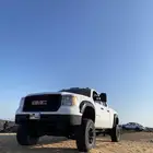 GMC 2500HD قطع وتشليح 8مسامير للبيع