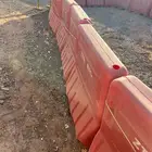 حواجز سفتي بلستيكيه شبه جديد عدد 450 حبه