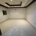 شقه بحى  اشبيليه شارع القبه ثلاث غرف 40 الف