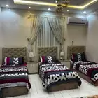 ثلاث كراسي بدون مراتب