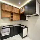تفصيل مطابخ صاج أبواب خشب مودرن ارتفاع للسقف