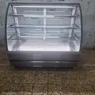 ثلاجة عرض حلويات