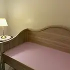للبيع2 سرير 2 طاولات زاويه زجاج طقم طاولة وعربه ضيافه