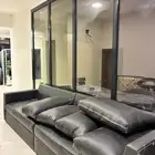طاولات خدمة و كراسي مساج كنب جلد مستعملة نظيفة