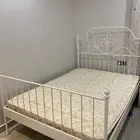 سرير للبيع مع مرتبه ولباد