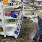رفوف صيدلية ومحلات تجارية