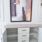 طاوله مدخل مع لوحة جداريه