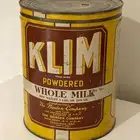 علبة حليب كليم عمرها 100 عام حسب التاريخ المدون على جنب ال