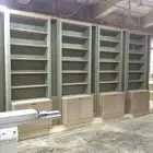 رفوف صيدليات. عطور.