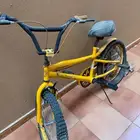 سيكل كبير وسيكل متوسط بحاله جيده ومقعد عريض