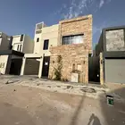 فيلا مع شقتين للبيع في حي الرمال