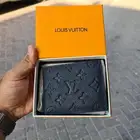 كماليات مختلفه من المحافظ والاساور