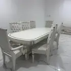 طاولة طعام مكونة من 8 كراسي