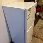 ثلاجه لبيع شبه جديده