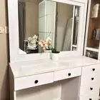 تسريحة مع مراية بحالة جيدة