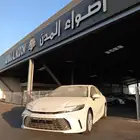 تويوتا كامري E بلص 2025 أبيض
