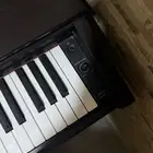 بيانو طاوله ماركة YAMAHA