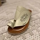 حذاء شرقي فاخر