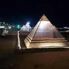 خيام هرمية وخيام مربعة