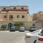 دور مع اربع شقق للبيع في حي إشبيلية