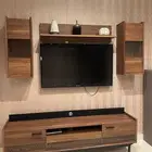 مكتبة للتلفزيون نظيفة