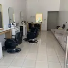 للبيع و التقبيل صالون حلاقه رجالي