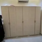 تسريحه ودولاب خمس ابواب يشيل عفش كثير يتحمل تخزين