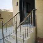 درابزين ستيل و زجاج فاخر للبيع - تصميم عصري وجودة عالية
