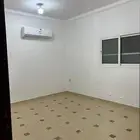 للإيجار دور اول فوق الارضي مع سطح مدخل خاص