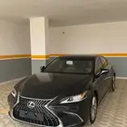 لكزس 2023 es 350 فئة cc سعودي ممشى 13 الف فقط