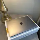 للبيع MacBook Pro 13-inch (موديل A2338) بمعالج Apple M1