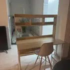 مكتب وكرسي