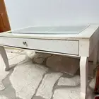 طاوله بي 50 ريال. مستعمله. ورفوف لدبش العروسه. مره نظيفه.