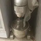 خلاط عجين حلويات شبه جديد للبيع مطلوب6الف للتواصل واتس 05685