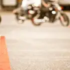 تدريب احترافي على قيادة الدراجات النارية