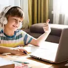 معلمة فيزياء متمكنة للصفوف الاولية والعليا
