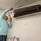 فني تنظيف وصيانة مكيفات