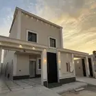 للبيع دور علوي مؤسس له شقة في السطح في نمار 3020