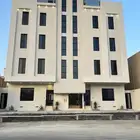 شقه قرب حديقة المليون بدرج داخلي 240 م