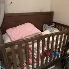 سرير أطفال وكواية