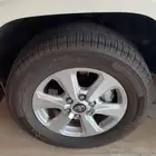 4 جنوط مع كفراتها لاندكروزر 2024 بحالة الوكاله للبيع