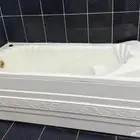 للبيع بانيو ابيض نظيف