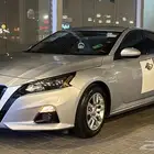 ثلاث طيس التيما وجنوط جميعها نظيفه وجديده وكفرات جديده