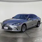 سيارة لكزس 2019