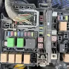 للبيع ضفيرة وعلبة فيوزات سوناتا 2012