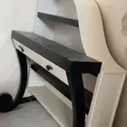طاولة قيتار وطاولة بيانو