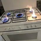 مطبخ وطاوله